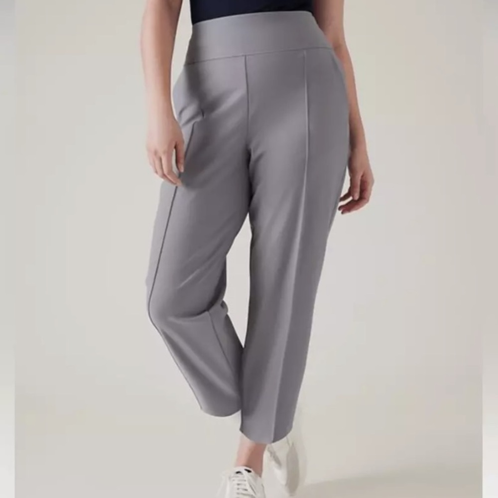 ATHLETA Stellar Wide Crop Pant Sizes 6 and 4 Trendy Stylish Active Athletic